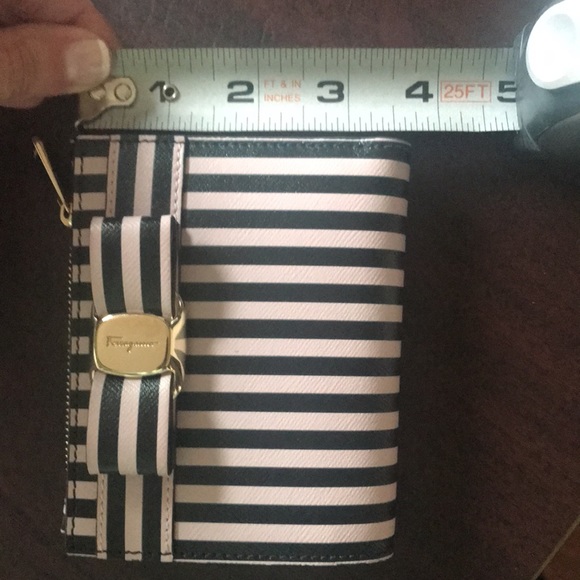 Salvatore Ferragamo Nero calfskin wallet. Excellent, like new condition. - Picture 13 of 13